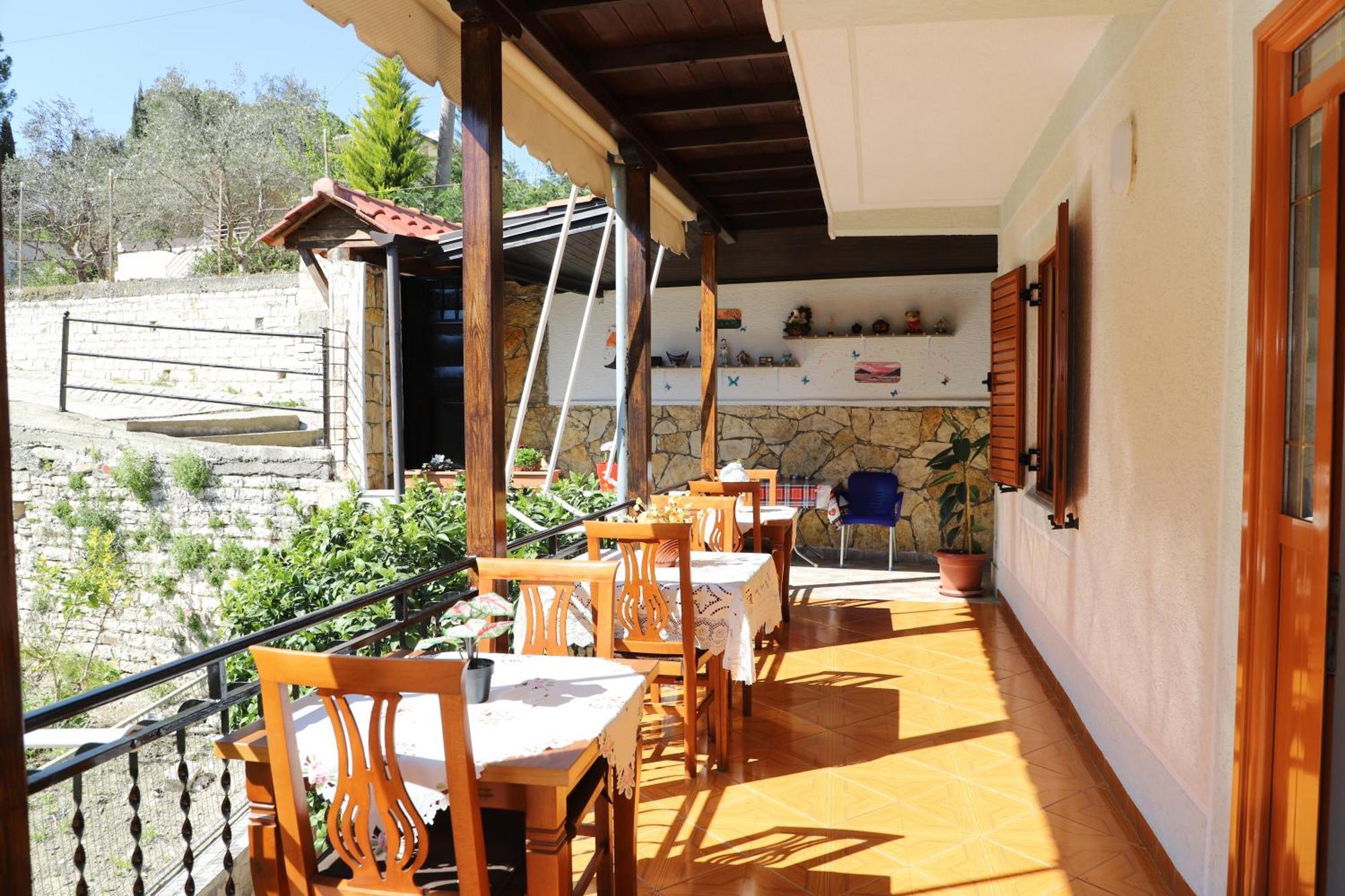 Guest House Marjo Berat Extérieur photo