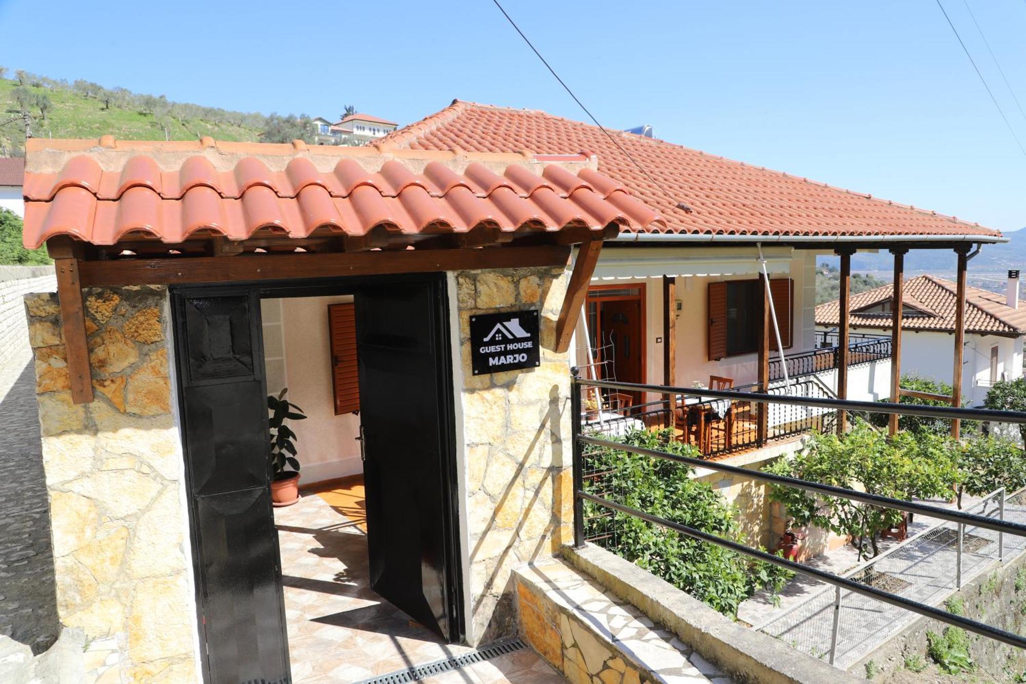 Guest House Marjo Berat Extérieur photo