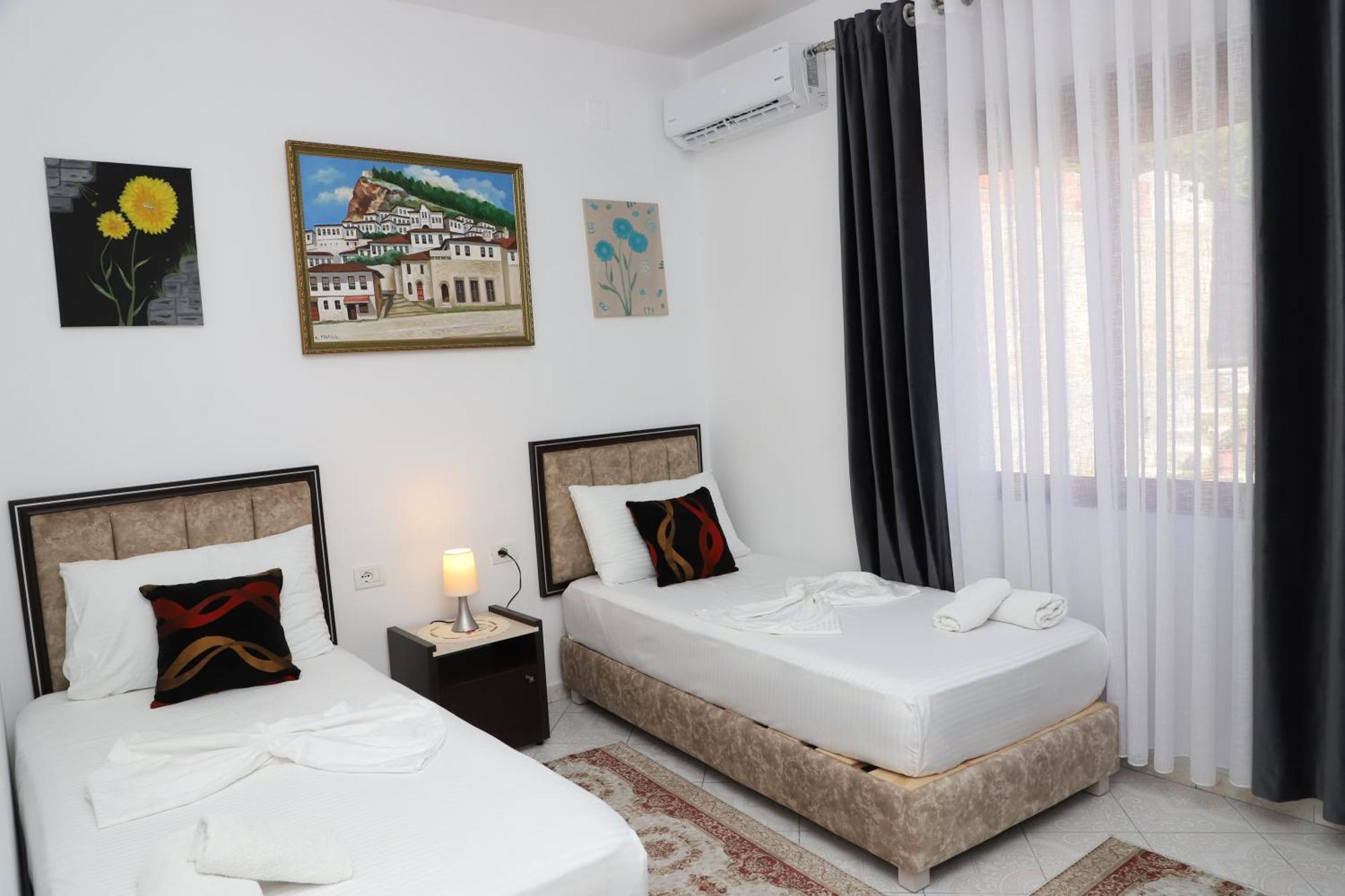 Guest House Marjo Berat Extérieur photo