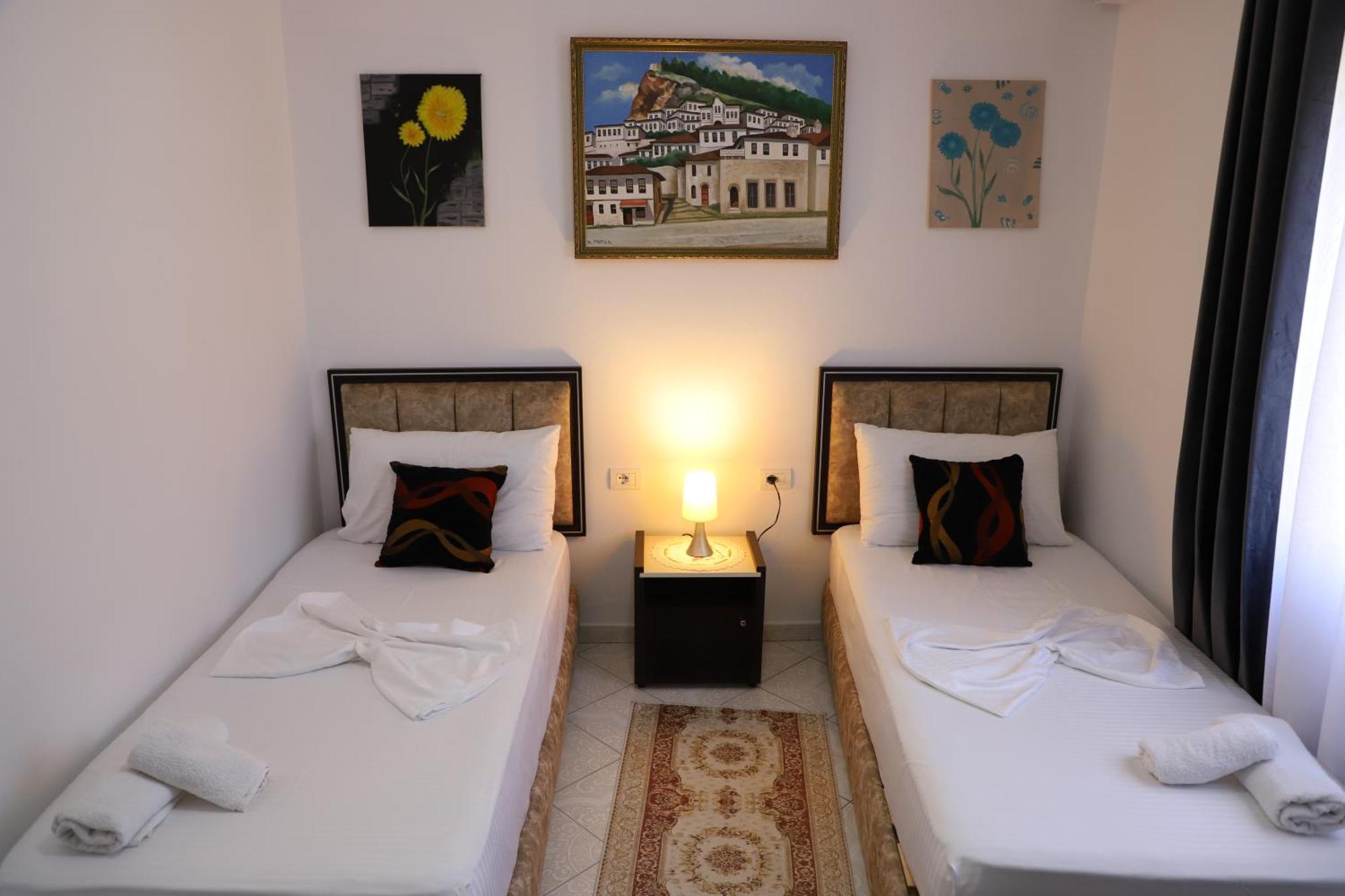 Guest House Marjo Berat Extérieur photo